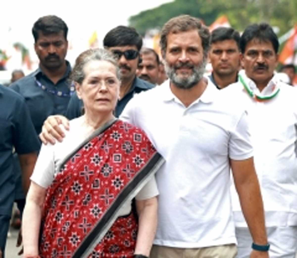 कांग्रेस अध्यक्ष चुनाव : कर्नाटक के बल्लारी में राहुल, पार्टी मुख्यालय में सोनिया करेंगी वोट